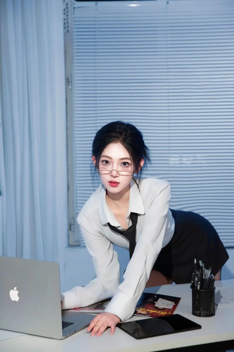 揭秘，如何在职场中优雅地调戏美女