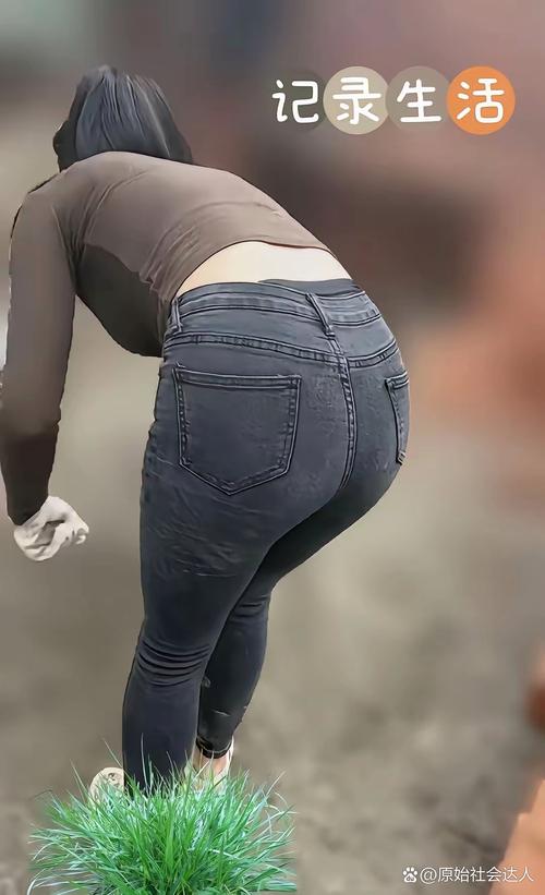 解锁神秘魅力—揭秘性感女性背后的迷人之处