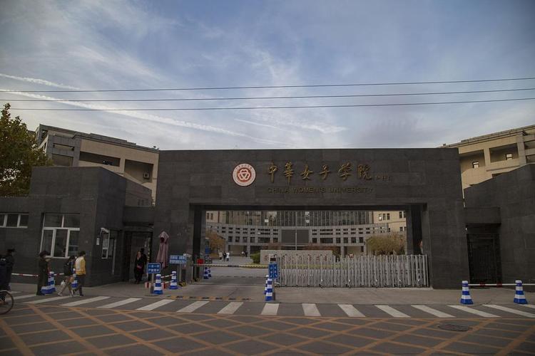女子学院，女性成长与自信的摇篮